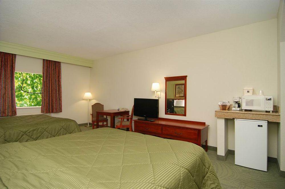 Econo Lodge Inn & Suites East Houston I-10 Екстериор снимка