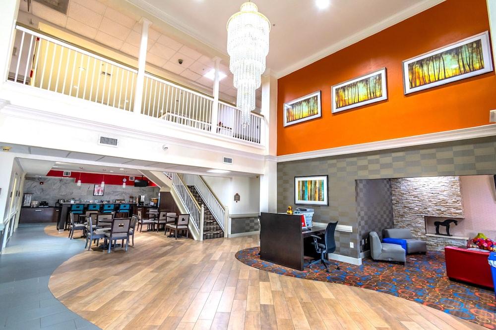Econo Lodge Inn & Suites East Houston I-10 Екстериор снимка