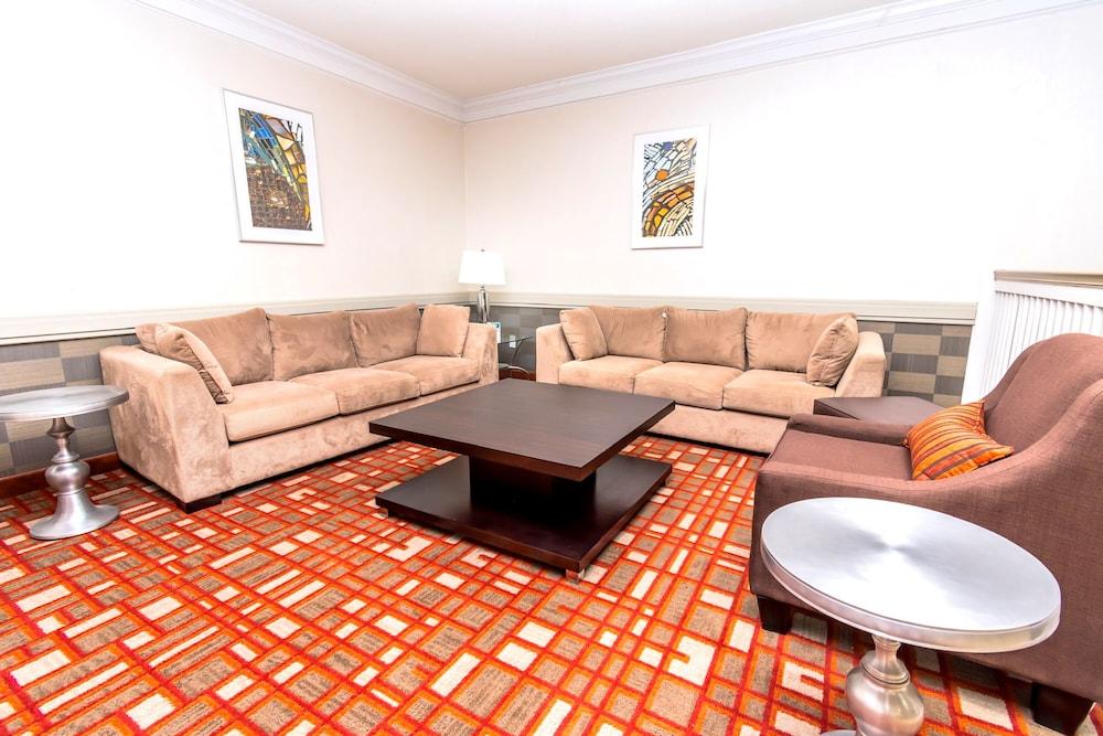 Econo Lodge Inn & Suites East Houston I-10 Екстериор снимка