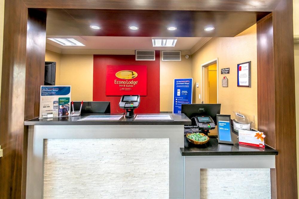 Econo Lodge Inn & Suites East Houston I-10 Екстериор снимка