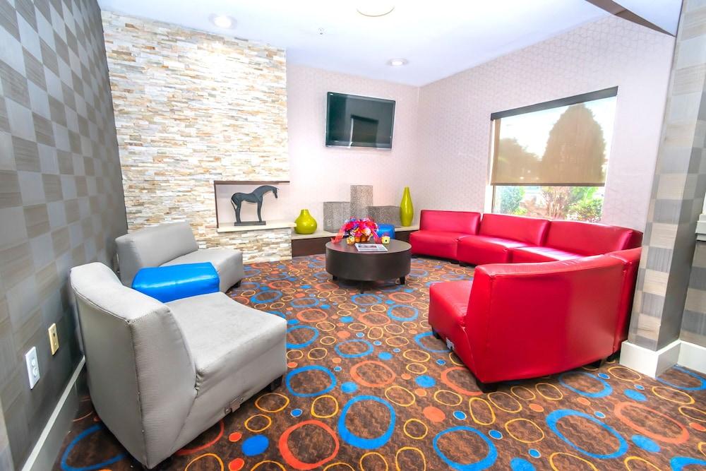 Econo Lodge Inn & Suites East Houston I-10 Екстериор снимка