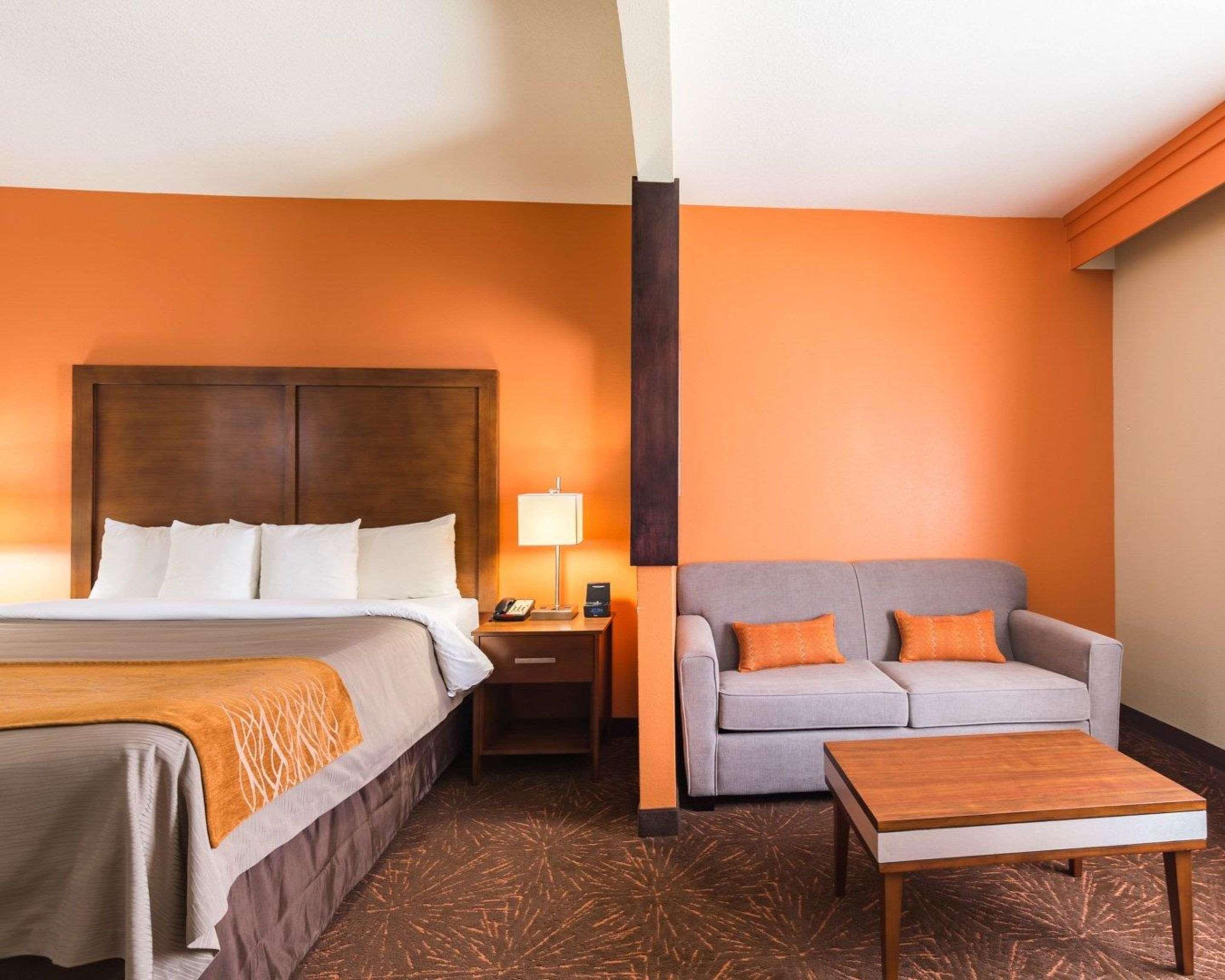 Econo Lodge Inn & Suites East Houston I-10 Екстериор снимка