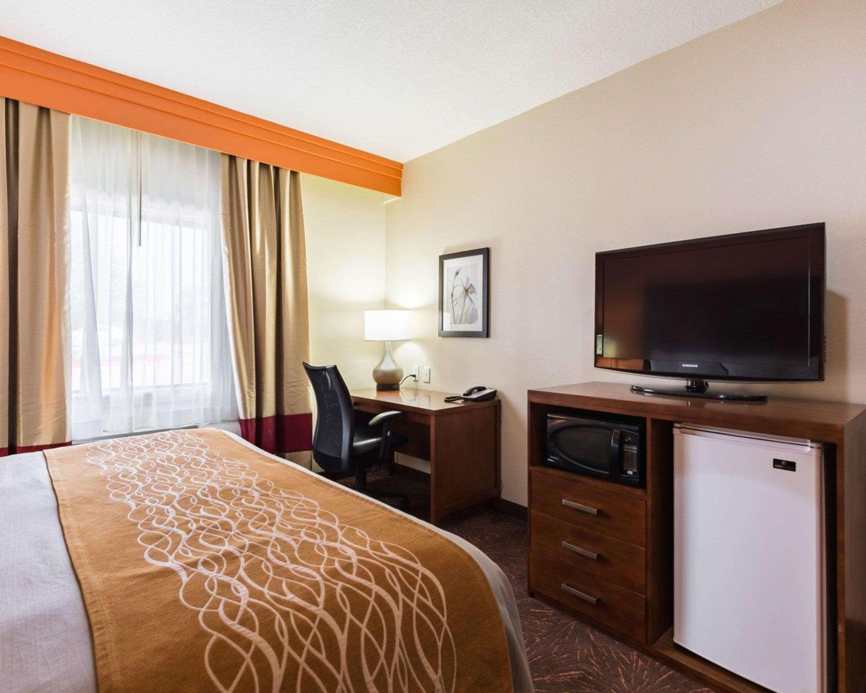Econo Lodge Inn & Suites East Houston I-10 Екстериор снимка