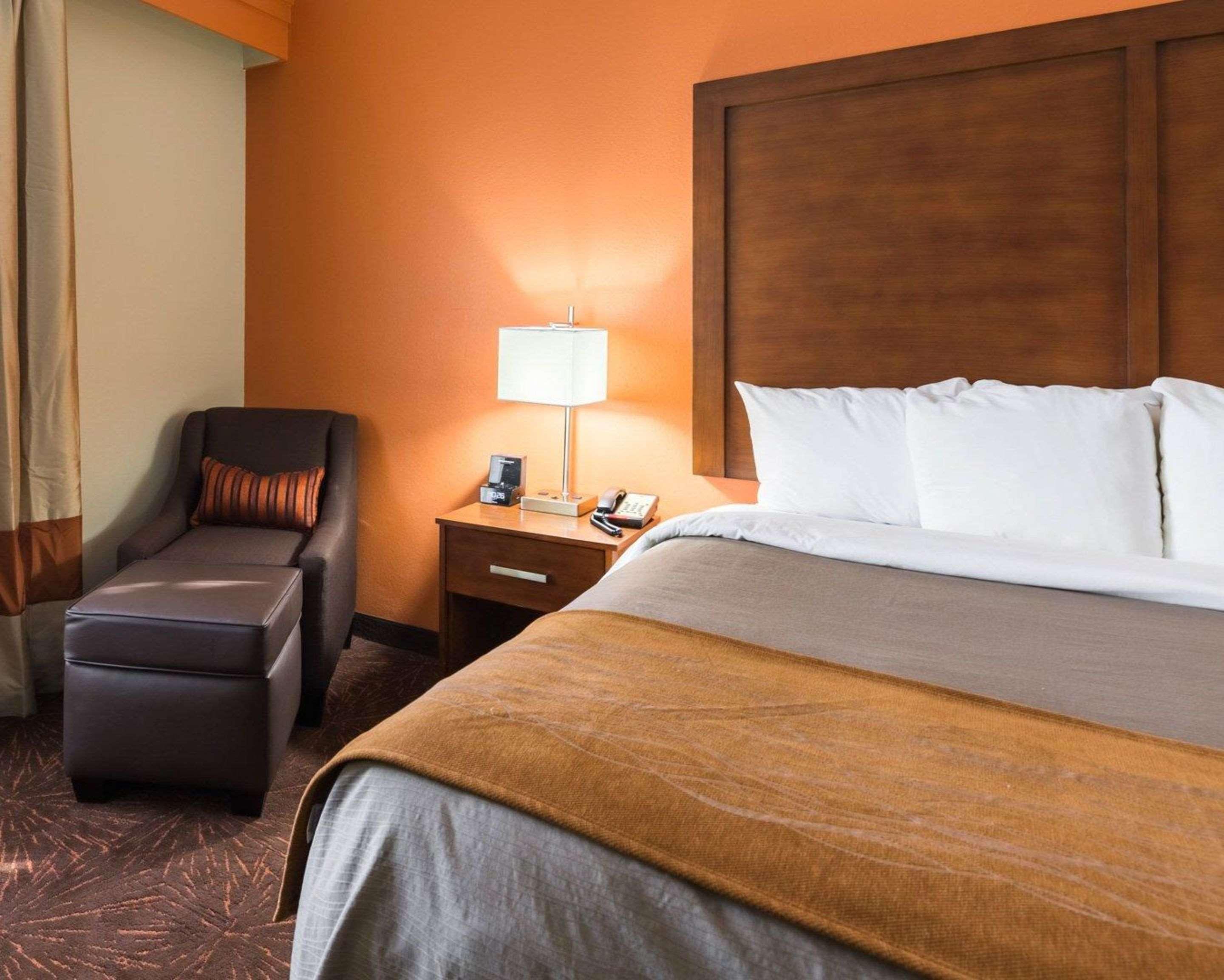 Econo Lodge Inn & Suites East Houston I-10 Екстериор снимка