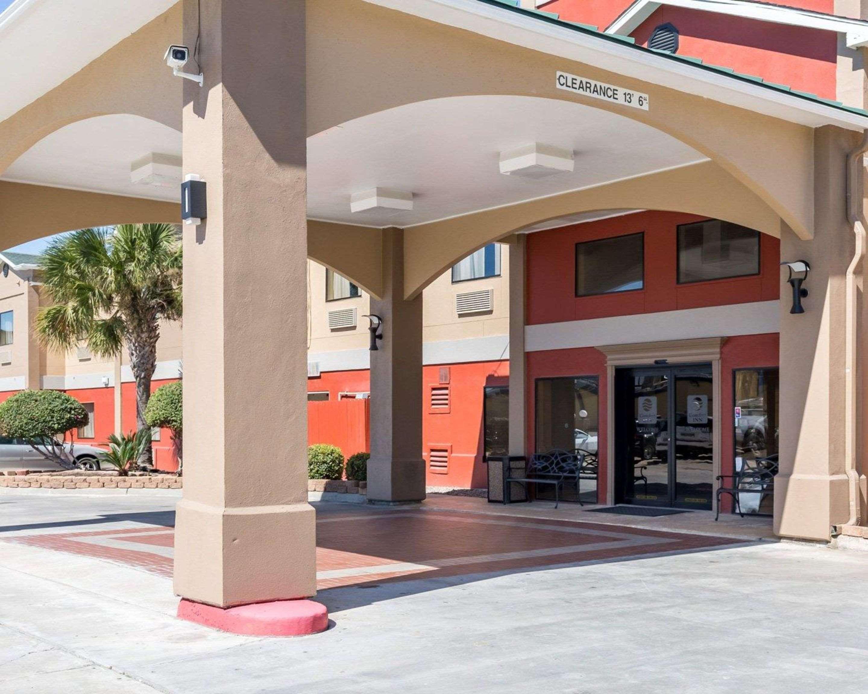 Econo Lodge Inn & Suites East Houston I-10 Екстериор снимка