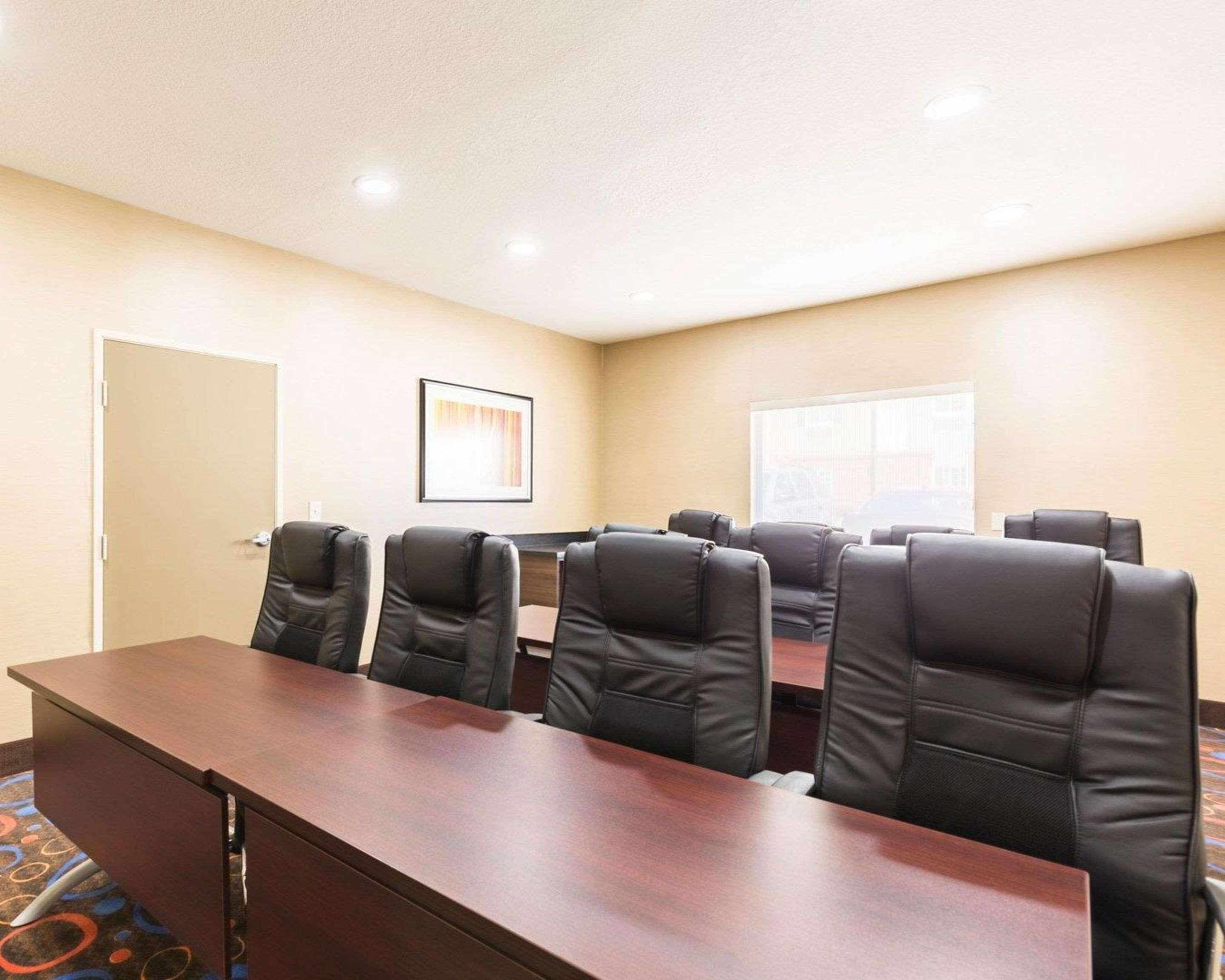 Econo Lodge Inn & Suites East Houston I-10 Екстериор снимка