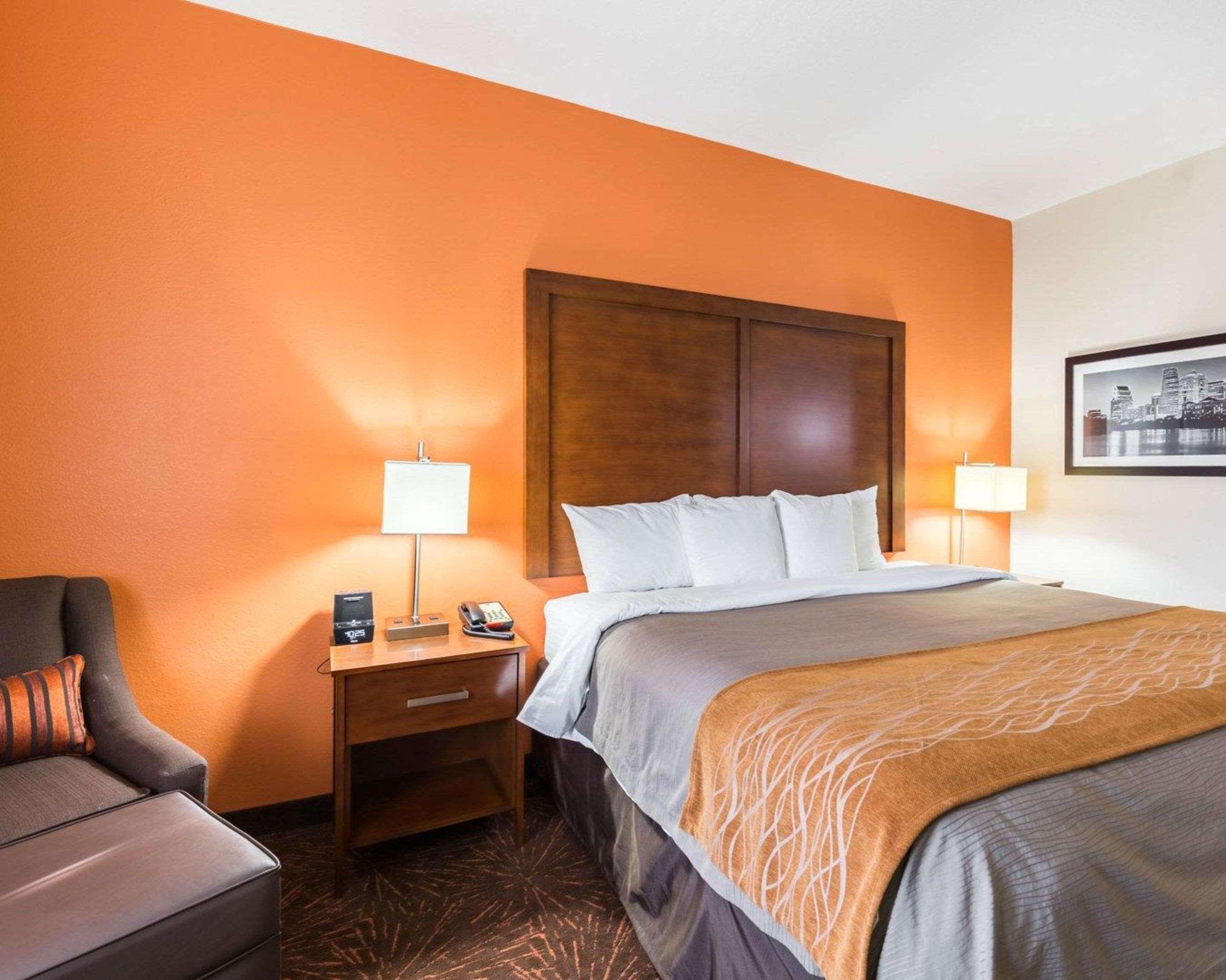 Econo Lodge Inn & Suites East Houston I-10 Екстериор снимка