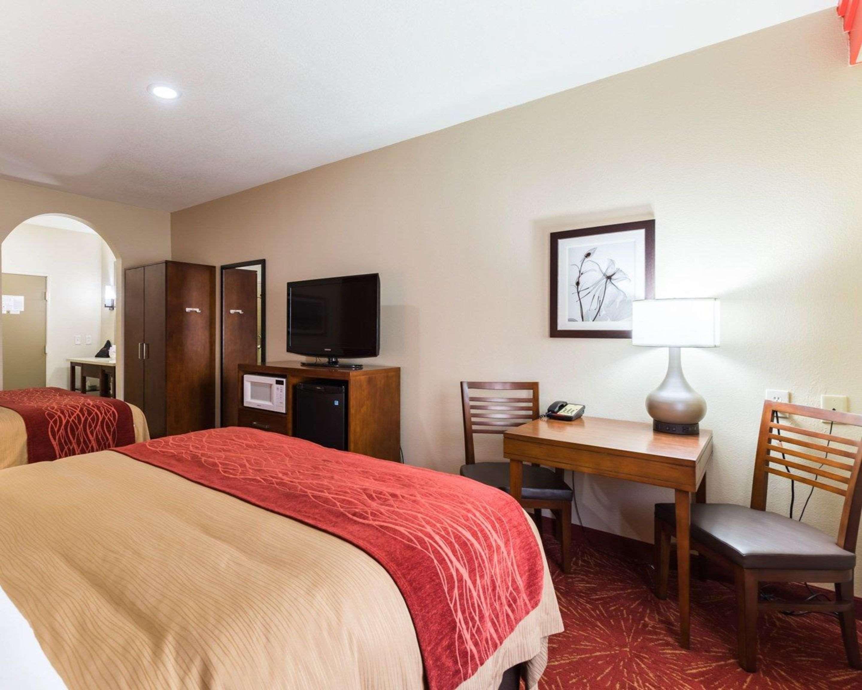 Econo Lodge Inn & Suites East Houston I-10 Екстериор снимка
