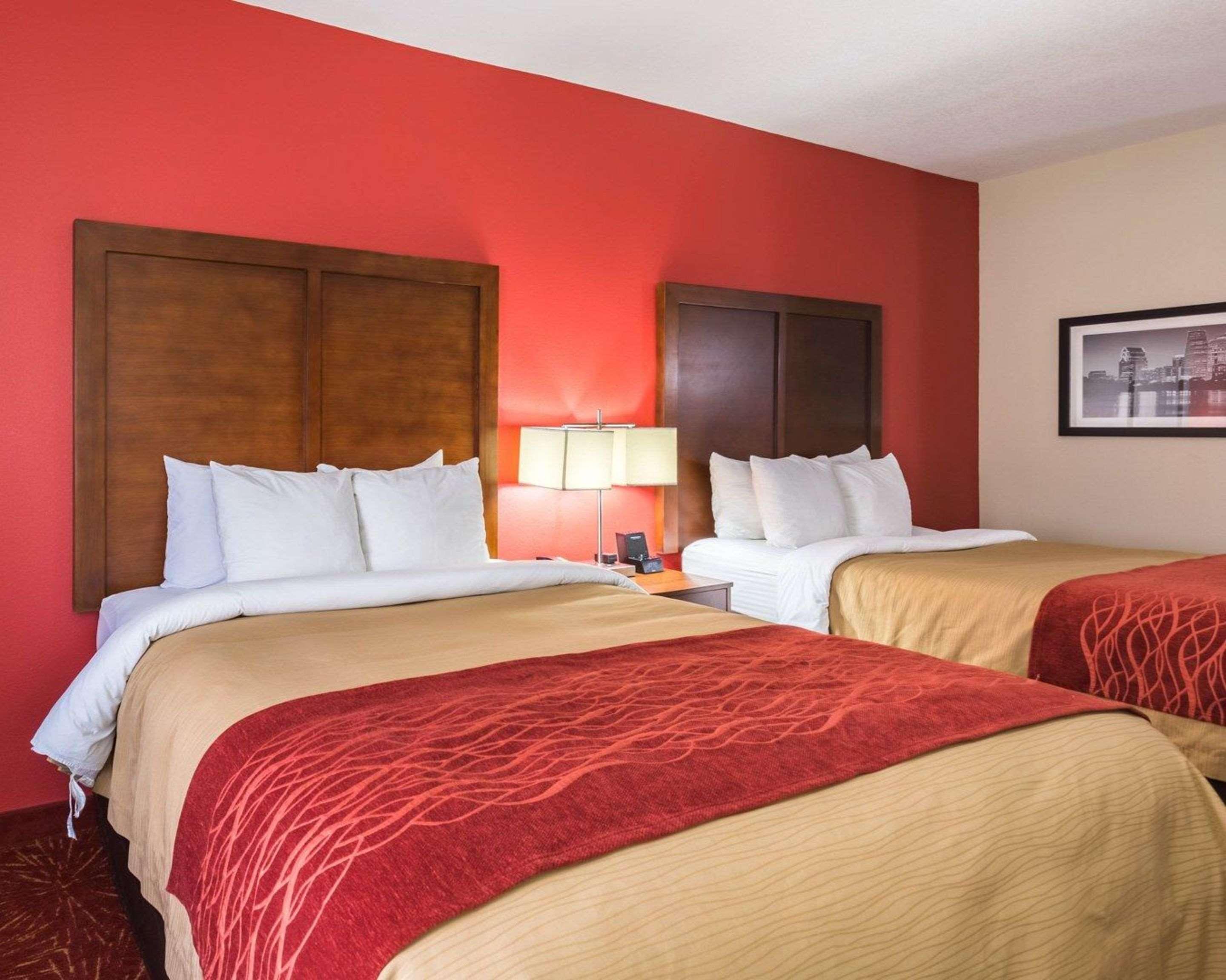 Econo Lodge Inn & Suites East Houston I-10 Екстериор снимка