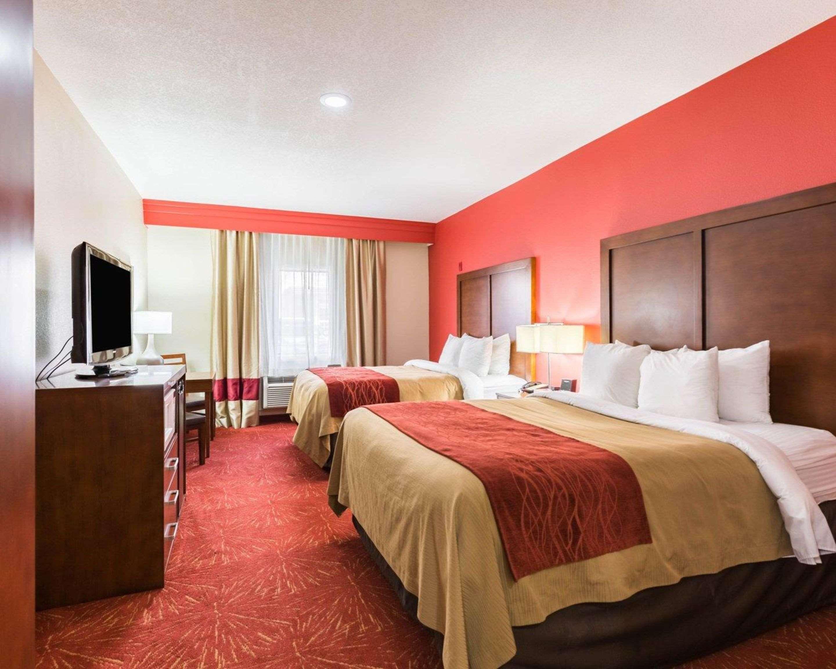 Econo Lodge Inn & Suites East Houston I-10 Екстериор снимка