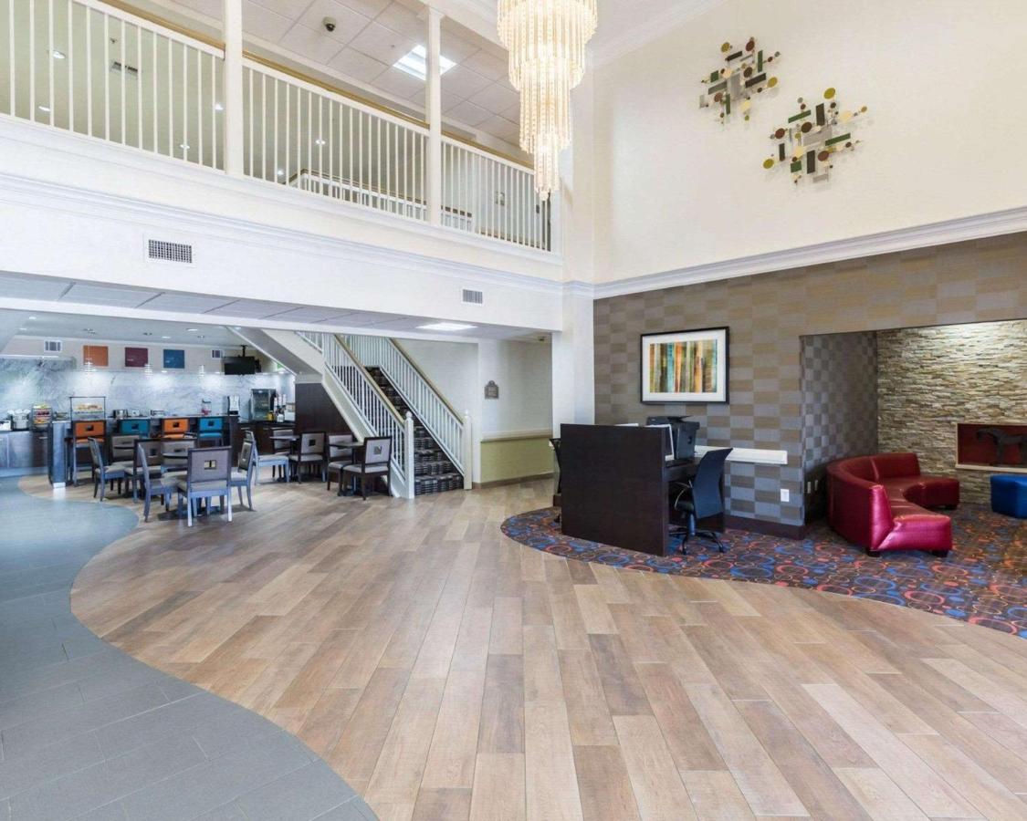 Econo Lodge Inn & Suites East Houston I-10 Екстериор снимка