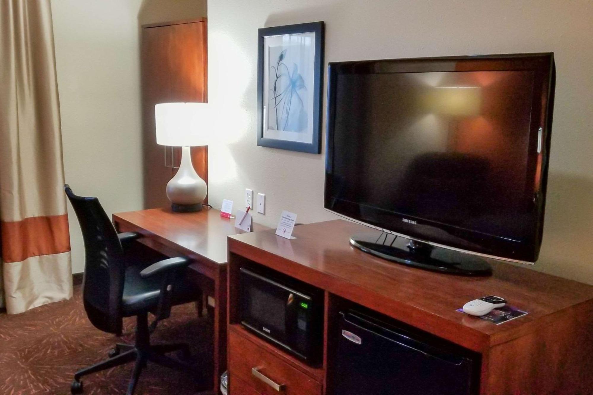 Econo Lodge Inn & Suites East Houston I-10 Екстериор снимка