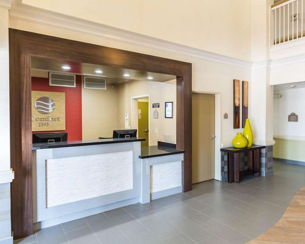 Econo Lodge Inn & Suites East Houston I-10 Интериор снимка